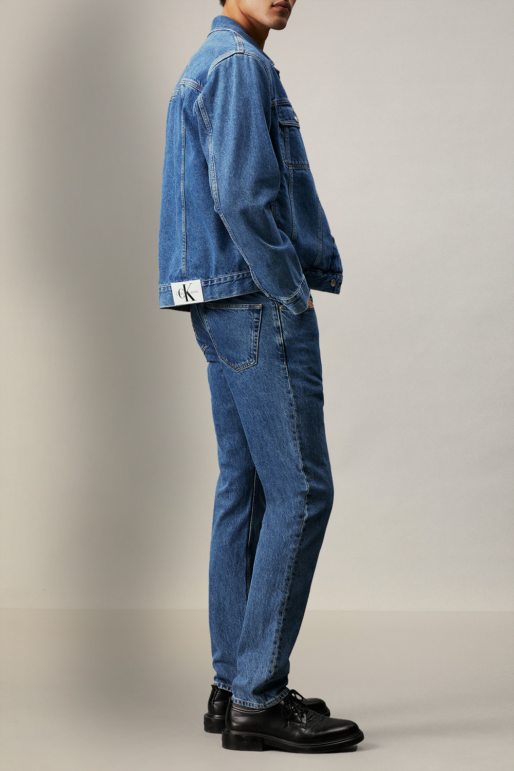 מכנסי ג'ינס בגזרה ישרה CALVIN KLEIN